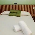 Hotel De *