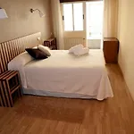Hotel De *